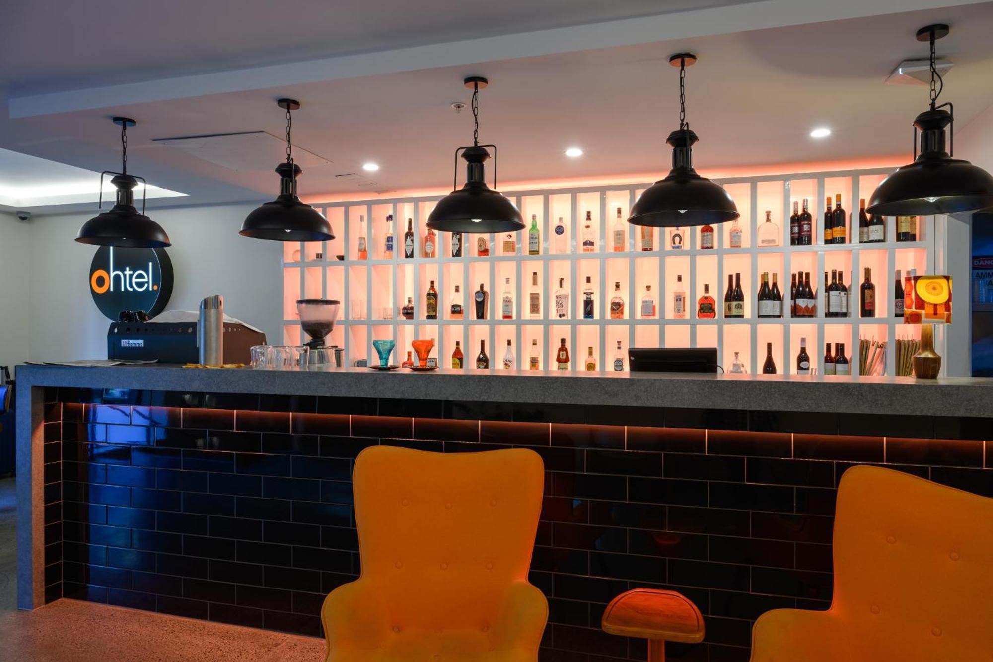 Ohtel Auckland Hotel Ngoại thất bức ảnh The bar at the hotel