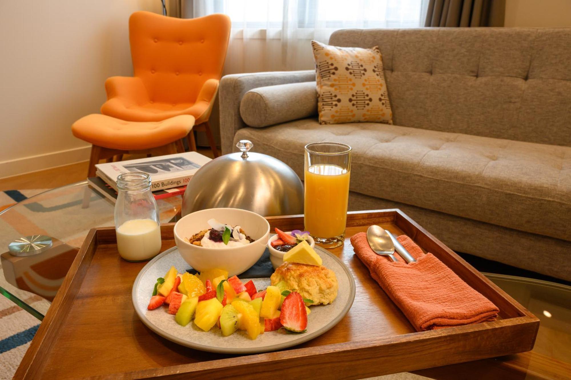 Ohtel Auckland Hotel Ngoại thất bức ảnh Room service