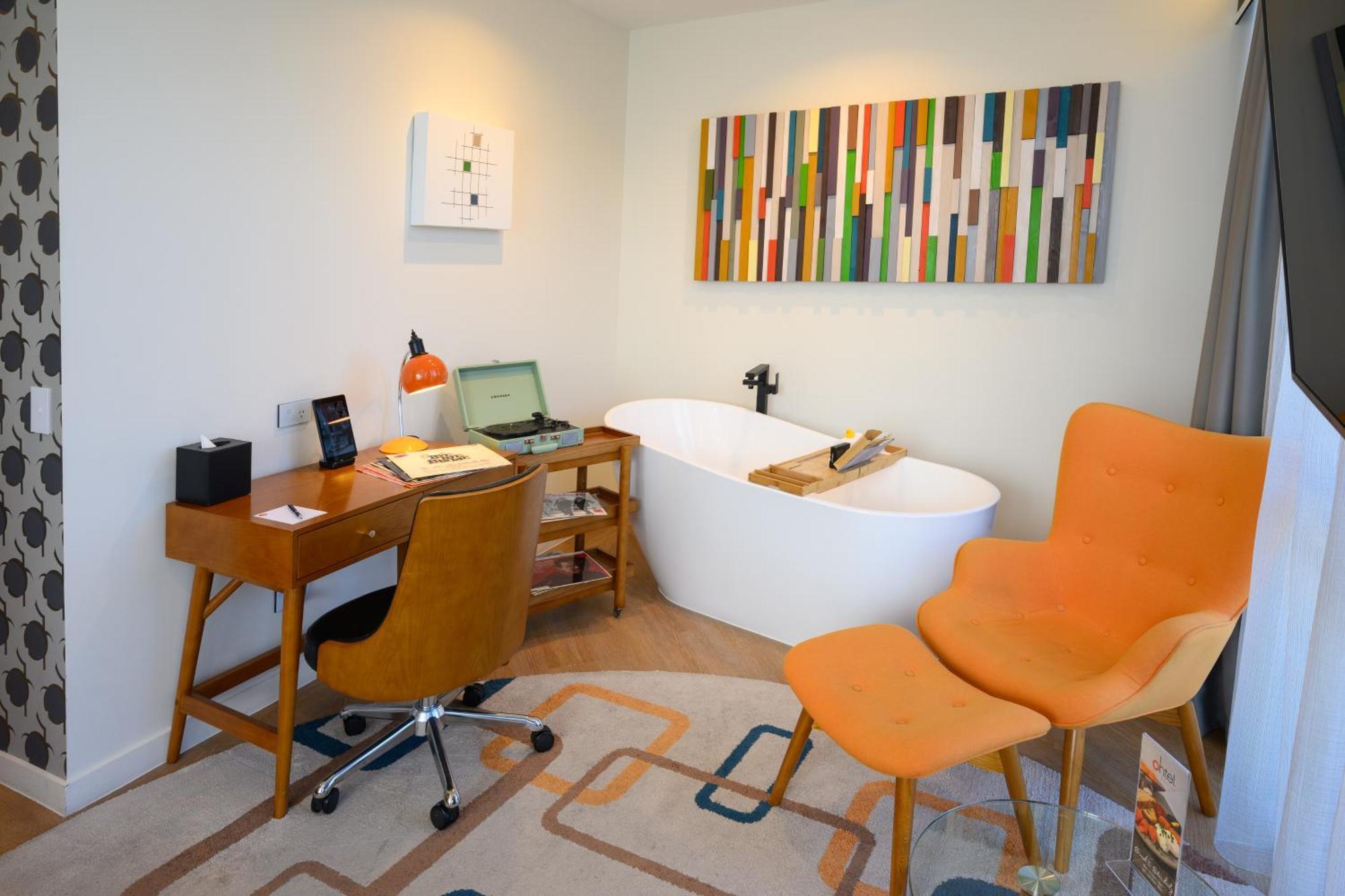 Ohtel Auckland Hotel Ngoại thất bức ảnh A freestanding bathtub in a modern bathroom