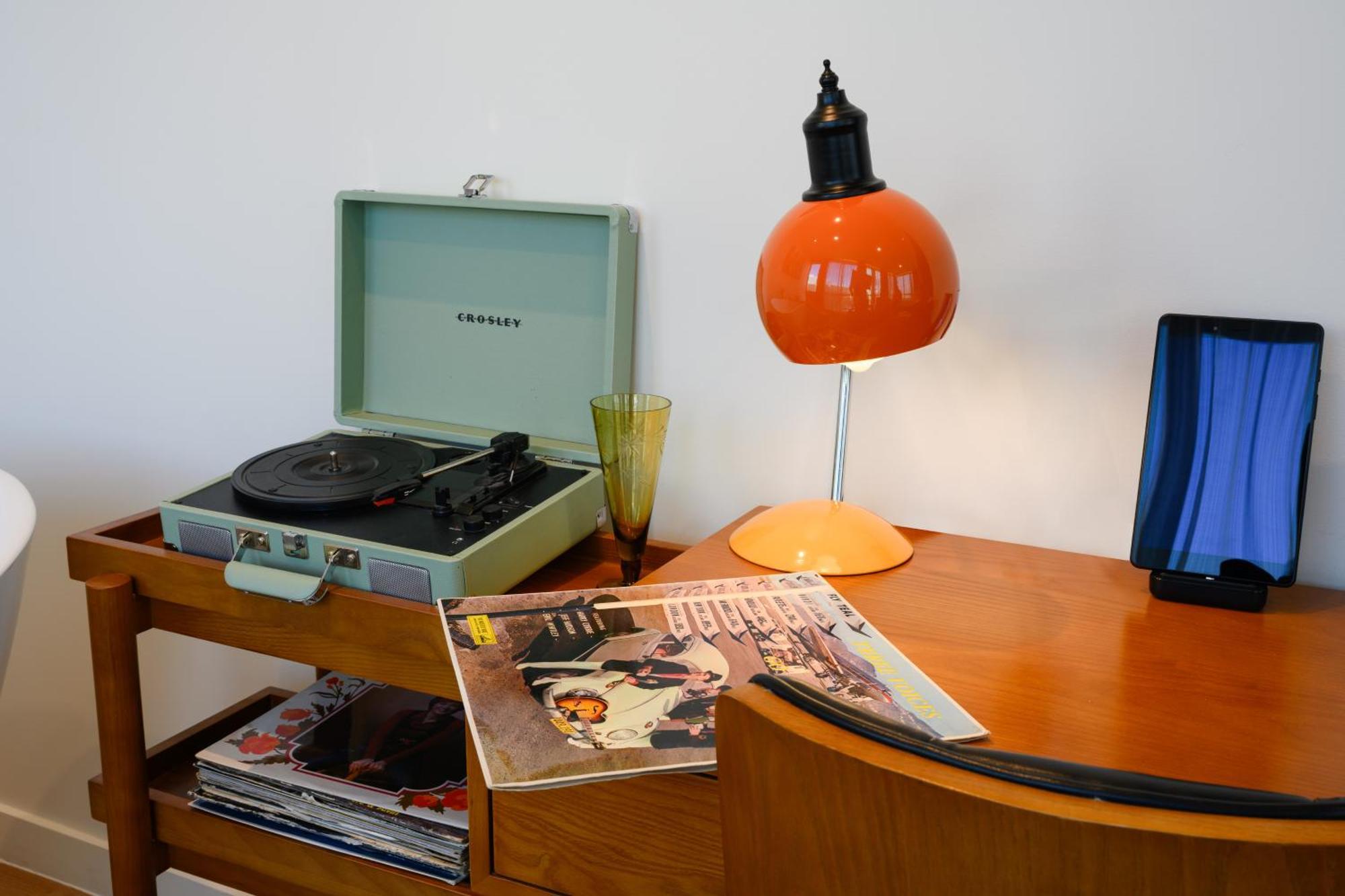 Ohtel Auckland Hotel Ngoại thất bức ảnh A portable record player