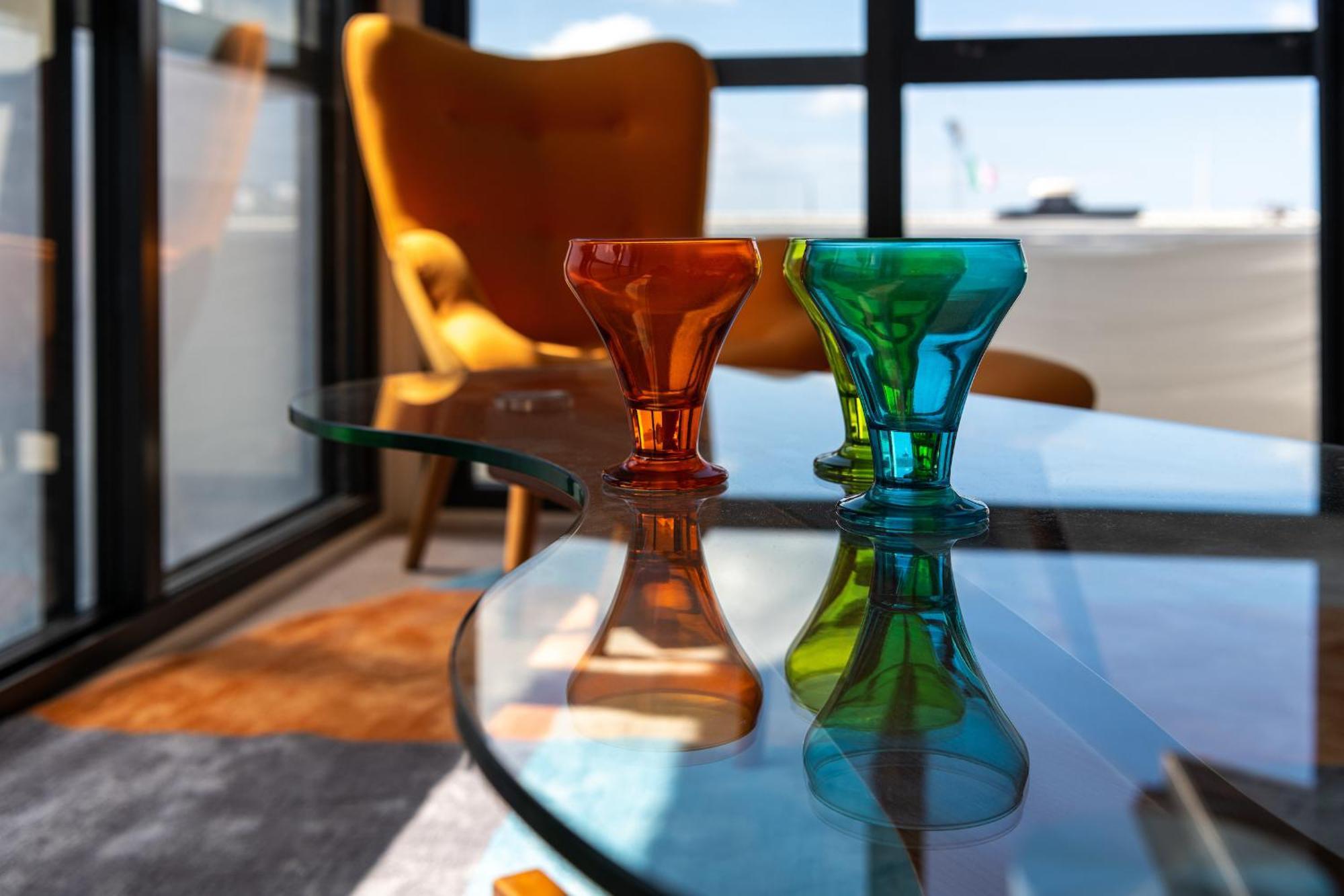 Ohtel Auckland Hotel Ngoại thất bức ảnh Vases by the artist